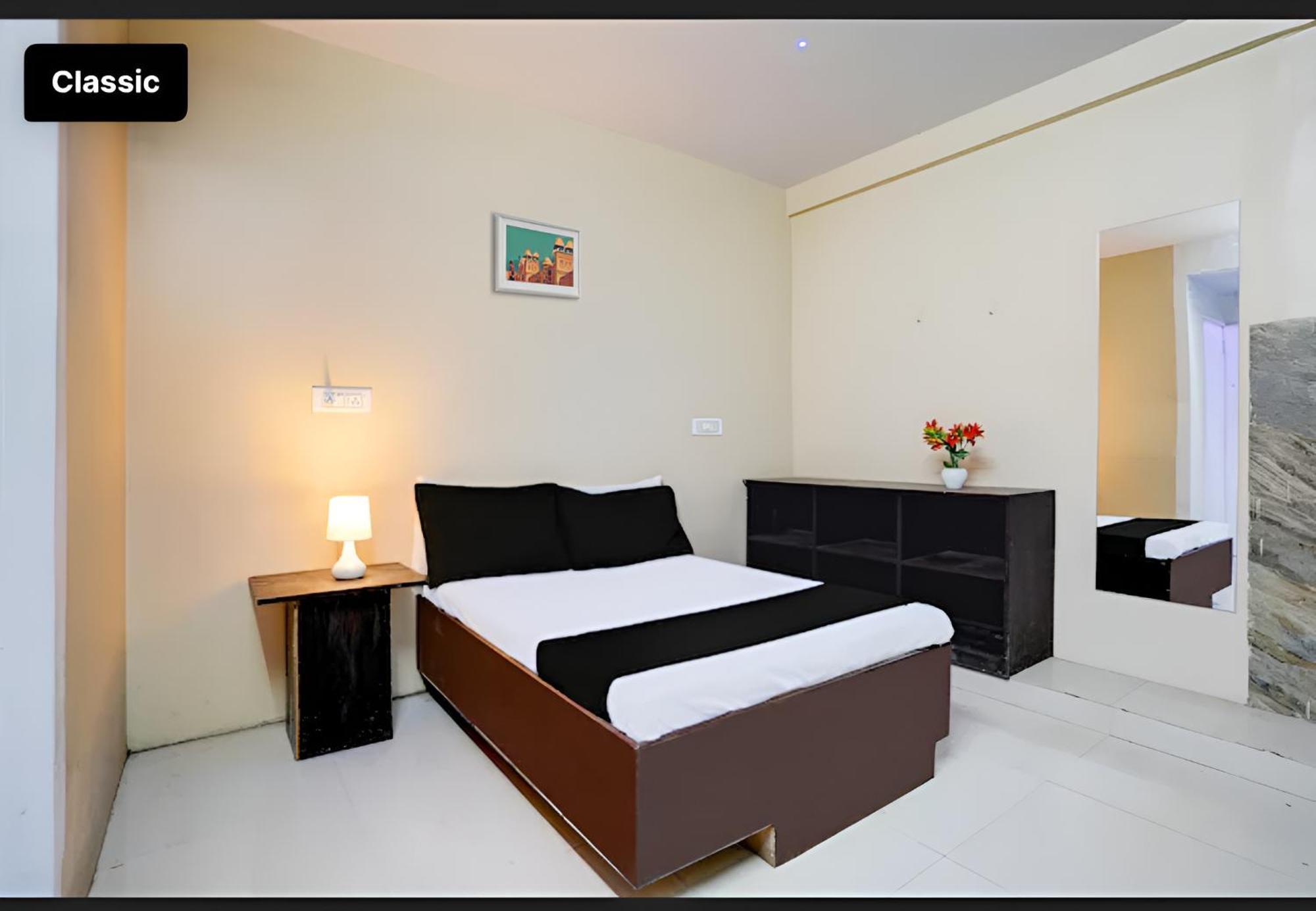 Selfie Rooms Surat Exterior photo
